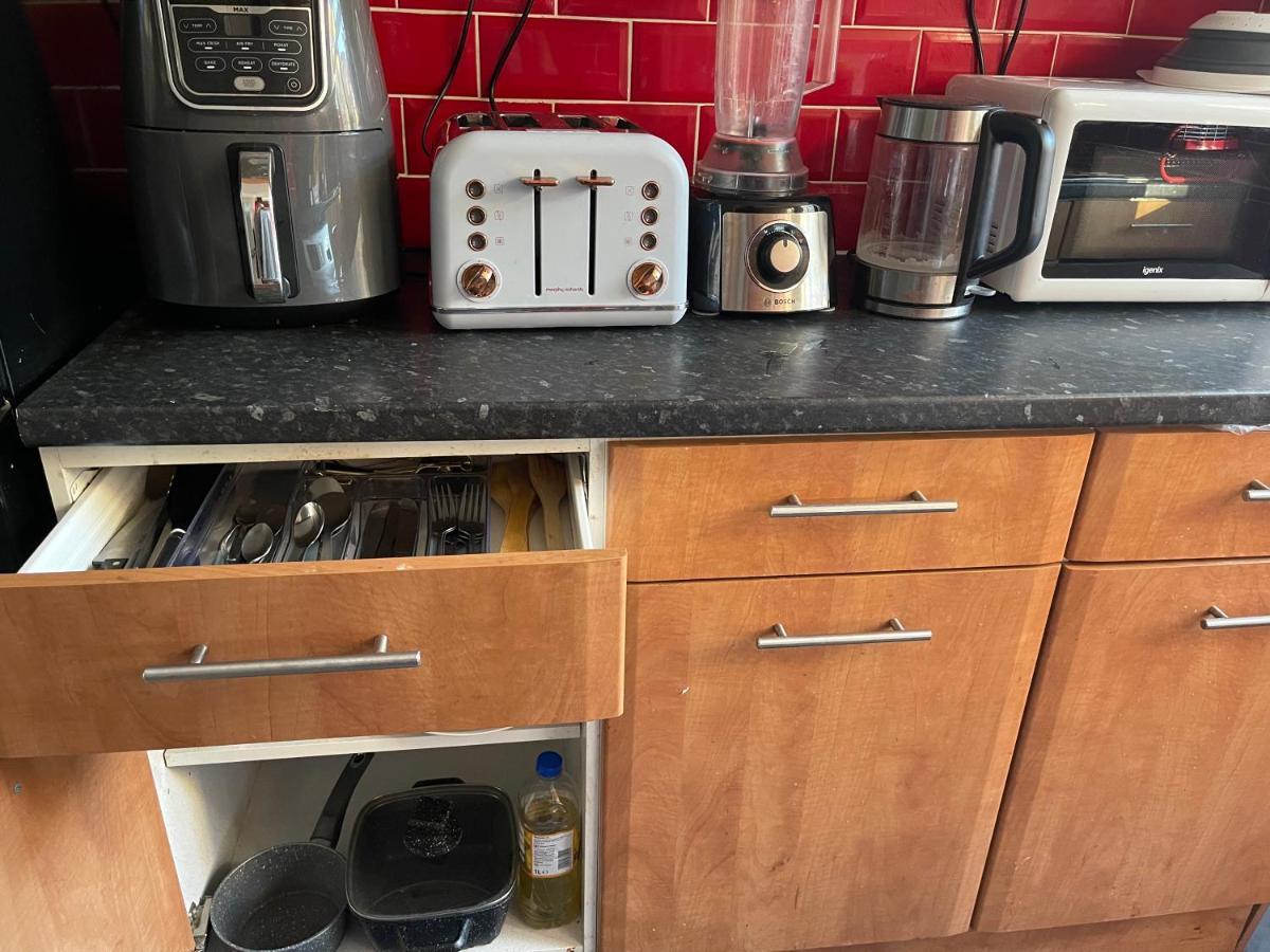 Room With Shared Kitchen Londra Dış mekan fotoğraf